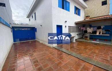 Imagem: A casa possui 4 Dormitórios, 3 Banheiros, 5 Vagas na garagem