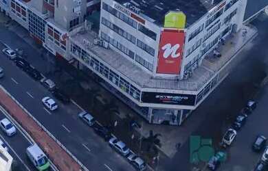 Imagem: O apartamento possui 3 Dormitórios, 1 Banheiro, 2 Vagas na