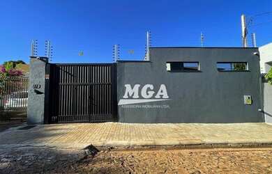 Imagem: A casa possui 3 Dormitórios, 3 Banheiros, 5 Vagas na garagem