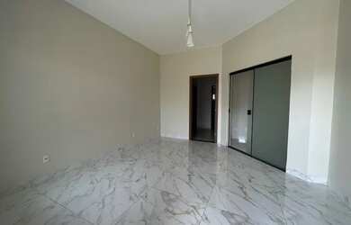 Imagem: A casa possui 4 Dormitórios, 5 Banheiros, 5 Vagas na garagem