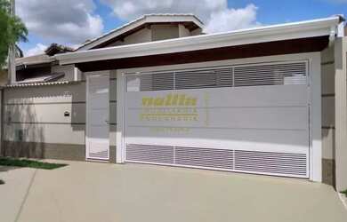 Imagem: A casa possui 3 Dormitórios, 4 Banheiros, 3 Vagas na garagem