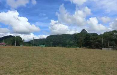 Imagem: O terreno possui 400m² de Área e está localizado em Village