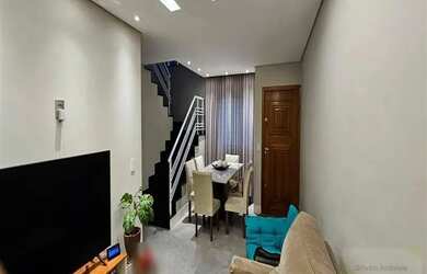 Imagem: A casa possui 3 Dormitórios, 3 Banheiros, 2 Vagas na garagem