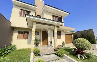 Imagem: A casa em condomínio possui 4 Dormitórios, 3 Banheiros, 3