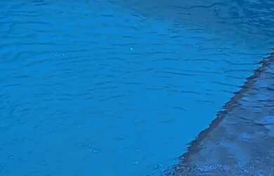 Imagem: A casa possui 5 Dormitórios, Acomodam 30 pessoas e 5 Vagas