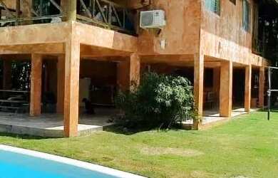 Imagem: A casa em condomínio possui 4 Dormitórios, 4 Banheiros, 2