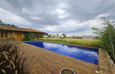 Imagem: A casa em condomínio possui 5 Dormitórios, 5 Banheiros, 5