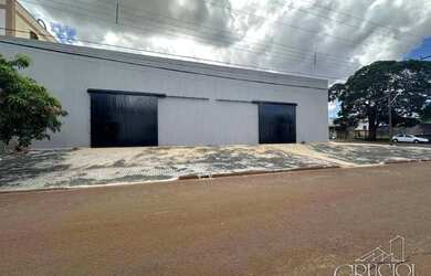 Imagem: O depósito possui 5 Vagas na garagem, 305m² de Área e está