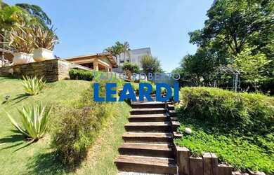 Imagem: A casa em condomínio possui 5 Dormitórios, 5 Banheiros, 5