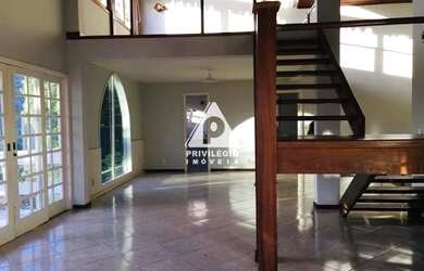 Imagem: A casa em condomínio possui 3 Dormitórios, 4 Banheiros, 2