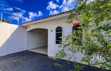 Imagem: A casa possui 3 Dormitórios, 3 Banheiros, 3 Vagas na garagem