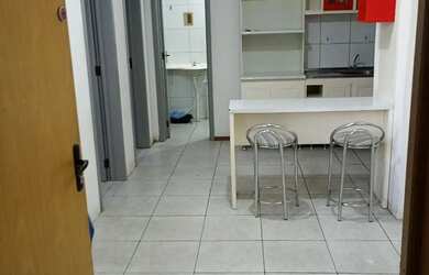 Imagem: O apartamento possui 2 Dormitórios, 1 Banheiro, 1 Vaga na garagem