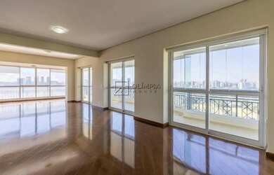 Imagem: O apartamento na cobertura possui 4 Dormitórios, 5 Banheiros