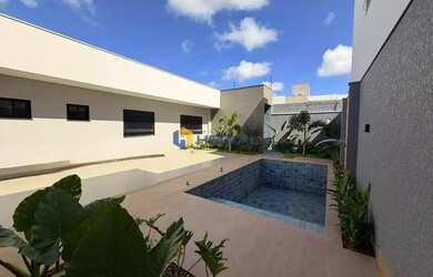 Imagem: A casa possui 3 Dormitórios, 4 Banheiros, 258m² de Área e