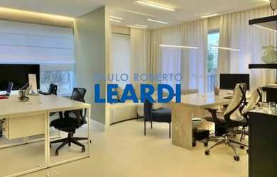 Imagem: O depósito possui 1 Vaga na garagem e 40m² de Área e está