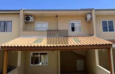 Imagem: A casa à venda possui 3 Dormitórios, 3 Banheiros, 2 Vagas