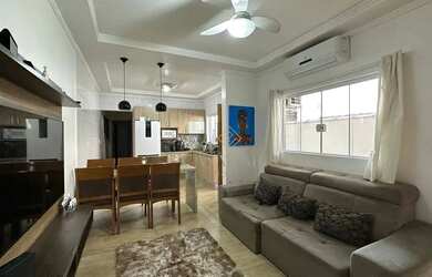 Imagem: A casa possui 3 Dormitórios, 3 Banheiros, 2 Vagas na garagem