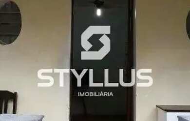 Imagem: A casa possui 4 Dormitórios, 2 Banheiros, 1 Vaga na garagem