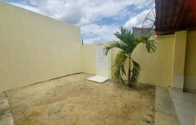 Imagem: A casa possui 2 Dormitórios, 1 Banheiro, 1 Vaga na garagem