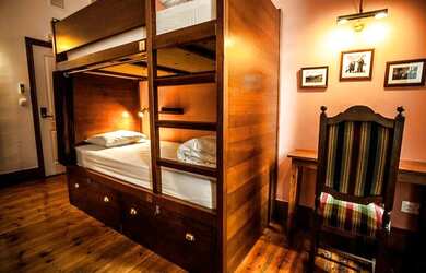 Imagem: A pousada chalé possui 3 Dormitórios, 3 Vagas na garagem e