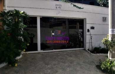 Imagem: A casa possui 3 Dormitórios, 1 Banheiro, 2 Vagas na garagem