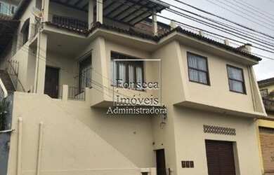 Imagem: A casa possui 5 Dormitórios, 2 Banheiros, 2 Vagas na garagem