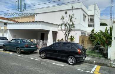 Imagem: A casa possui 5 Dormitórios, 3 Banheiros, 370-0m² de Área