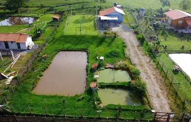 Imagem: A chácara possui 60m² de Área e está localizado em Canelinha