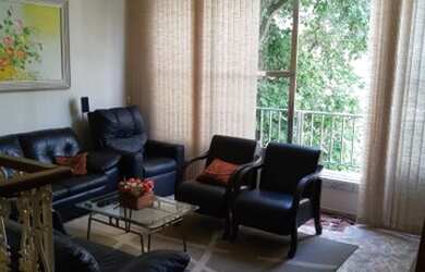 Imagem: A casa possui 3 Dormitórios, 4 Banheiros, 1 Vaga na garagem