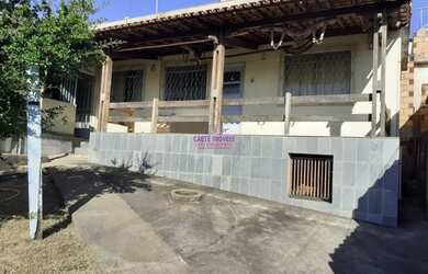 Imagem: A casa possui 3 Dormitórios, 2 Banheiros, 360m² de Área e