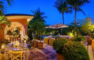 Imagem: A casa em condomínio para alugar possui 4 Dormitórios, 5 Banheiros