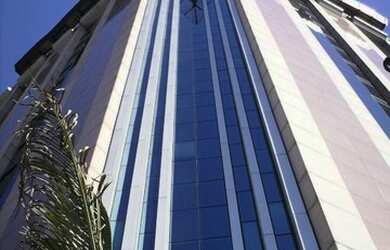 Imagem: O depósito possui 5 Vagas na garagem, 388m² de Área e está