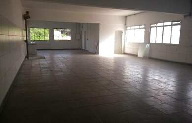 Imagem: O depósito possui 2 Vagas na garagem e 684m² de Área e está