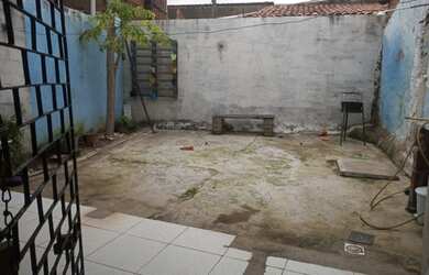 Imagem: A casa possui 2 Dormitórios, 1 Banheiro e está localizado