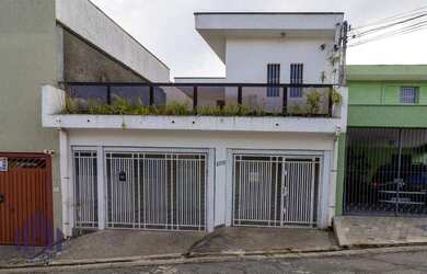 Imagem: A casa possui 3 Dormitórios, 2 Banheiros, 3 Vagas na garagem