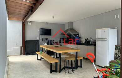 Imagem: A casa possui 4 Dormitórios, 4 Banheiros, 2 Vagas na garagem