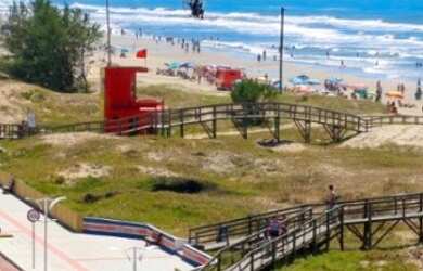 Imagem: O terreno possui 300m² de Área e está localizado em Balneário