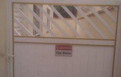 Imagem: A casa possui 2 Dormitórios, 1 Banheiro, 1 Vaga na garagem