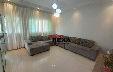 Imagem: A casa possui 3 Dormitórios, 2 Banheiros, 3 Vagas na garagem