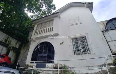 Imagem: O depósito possui 5 Vagas na garagem, 169m² de Área e está