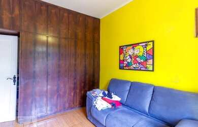 Imagem: A casa possui 3 Dormitórios, 2 Banheiros, 1 Vaga na garagem