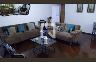 Imagem: O apartamento possui 3 Dormitórios, 1 Banheiro, 2 Vagas na