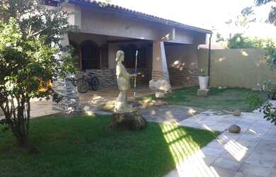 Imagem: A casa possui 4 Dormitórios, 5 Banheiros, 5 Vagas na garagem