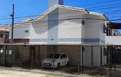 Imagem: A casa possui 3 Dormitórios, 3 Banheiros, 1 Vaga na garagem