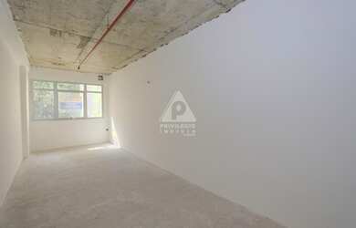 Imagem: O depósito possui 1 Vaga na garagem e 25m² de Área e está