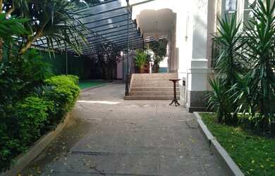 Imagem: A casa possui 5 Dormitórios, 5 Banheiros, 5 Vagas na garagem