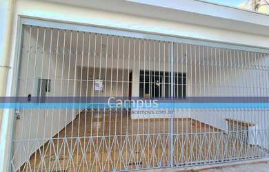 Imagem: A casa possui 3 Dormitórios, 3 Banheiros, 2 Vagas na garagem