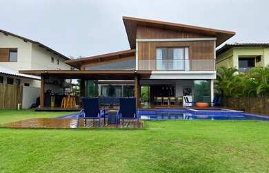 Imagem: A casa possui 5 Dormitórios, 5 Banheiros, 3 Vagas na garagem