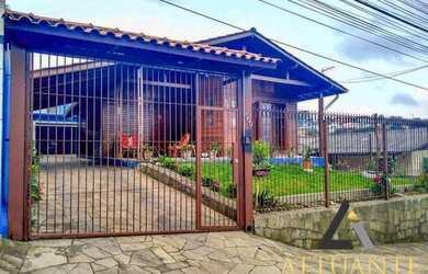 Imagem: A casa possui 3 Dormitórios, 1 Banheiro, 2 Vagas na garagem