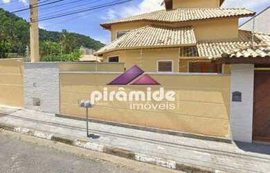 Imagem: A casa possui 5 Dormitórios, 1 Banheiro, 3 Vagas na garagem